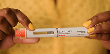 Preparing the DAWNZERA autoinjector.